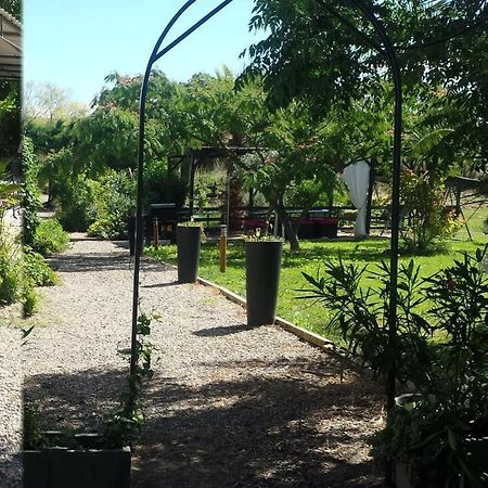 Aux Roses De L'Etang Hotel Капестон Екстериор снимка