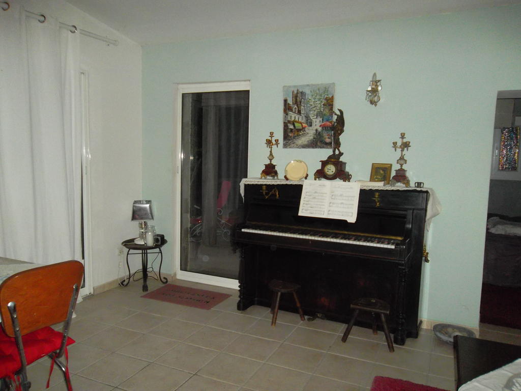 Aux Roses De L'Etang Hotel Капестон Стая снимка