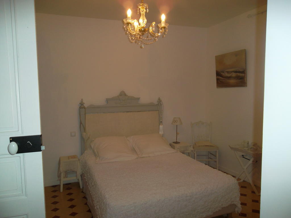 Aux Roses De L'Etang Hotel Капестон Стая снимка