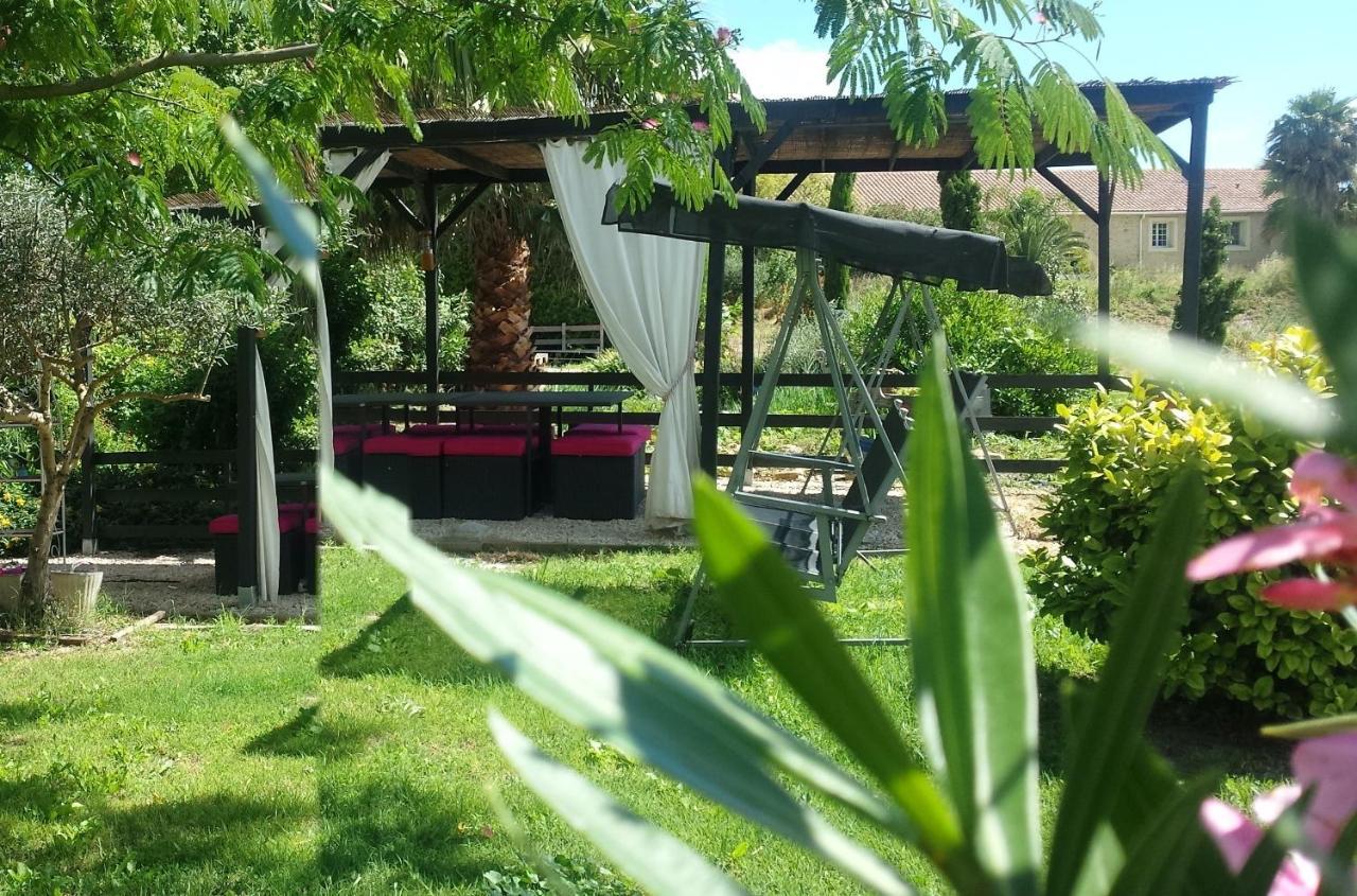 Aux Roses De L'Etang Hotel Капестон Екстериор снимка